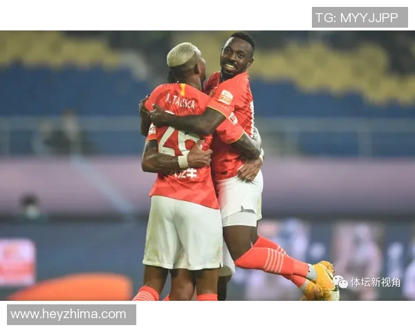 足球明星与肯豆甜蜜约会引发媒体热议两人恋情备受关注