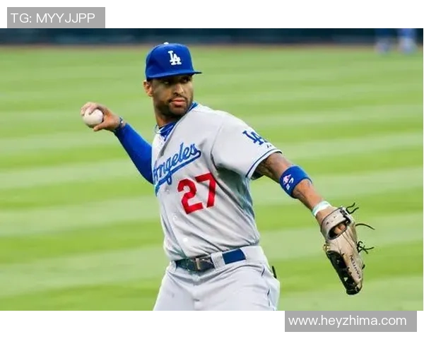 足球明星闪耀T台秀展现魅力风采与运动精神的完美结合 足球明星闪耀T台秀展现魅力风采与运动精神的完美结合